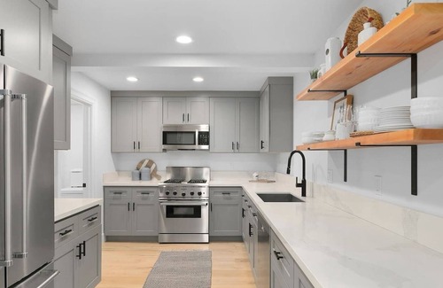 Clackamas House | Farmhouse guest suite newly remodeled luxury slp 4