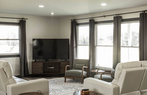 Harrison Other | Farmhouse-hot tub, king beds, pet friendly, skiing, ORVing, hunting & golfing.