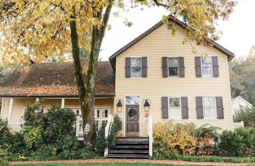 Forestville Hotel | Farmhouse Inn