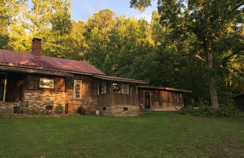 Cook Springs House | Farmhouse Retreat near Birmingham, AL