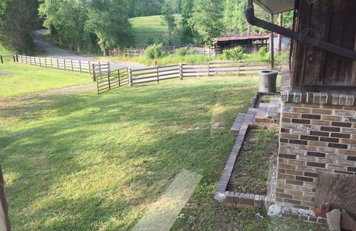 Cook Springs House | Farmhouse Retreat near Birmingham, AL