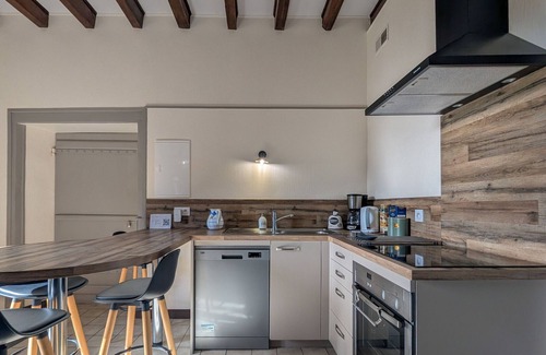 Cluis Cottage | Farmhouse Retreat with Garden, AC, and Modern Amenities