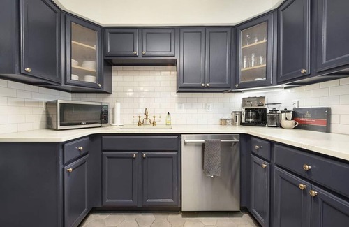 East Allegheny House | ★Farmhouse Style★Outdoor Patios★Parking!★Beautiful