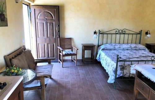 Apecchio House | Farmhouse with Pool & Spa