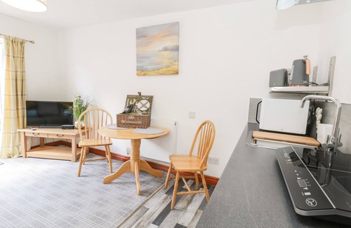 Storwood Cottage | FARRIER'S LODGE, with hot tub in Seaton Ross