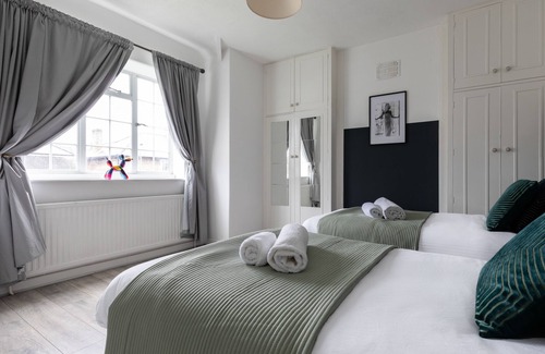 West Putney House | Fast WiFi, free parking, London getaway
