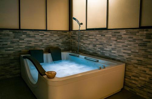 Cerro Colorado District House | Fast Wifi, Jacuzzi, lavaseca, Ping Pong, Nintendo switch, Bbq, 4BR