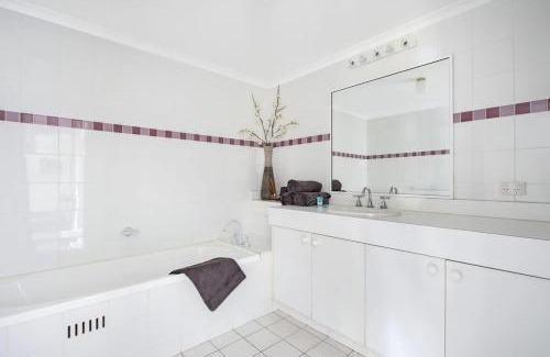 Mollymook Beach House | Fathoms 2 - 2BR beach resort apartment