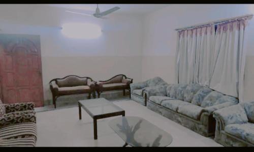 Gulshan-e-Iqbal House | FatMma GUEST HOUSE