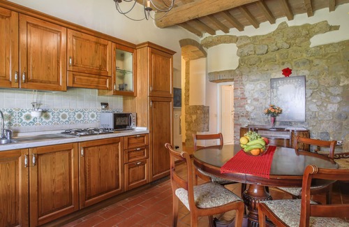 Monteriggioni Apartment | Fattoria Petraglia - Loggiato by Interhome