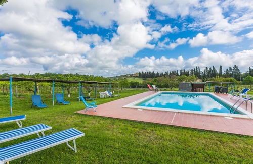 Monteriggioni Apartment | Fattoria Petraglia - Loggiato by Interhome
