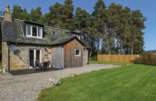 Kinlochlaggan Cottage | FEAGOUR, family friendly, with open fire in Laggan
