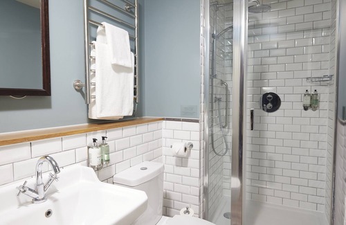 Wadesmill Hotel | Feathers Hotel by Greene King Inns