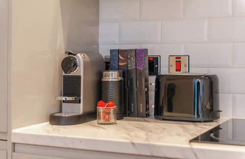 Battersea Apartment | Featuring garden views, Three-Bedroom Bliss in London