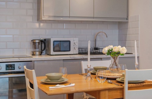 Battersea Apartment | Featuring garden views, Three-Bedroom Bliss in London