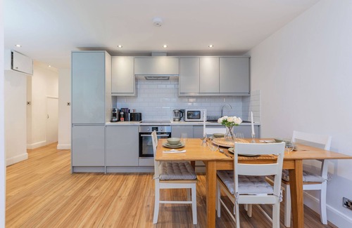 Battersea Apartment | Featuring garden views, Three-Bedroom Bliss in London