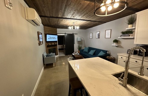 Federal Hill Apartment | Federal Hill Gem Close to Ravens Stadium and Camden Yards