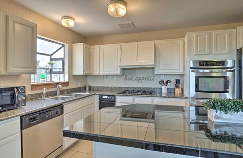 Briarcliff House | FEED THE DEER! Family & Pet Friendly LAKE TRAVIS Retreat! Golf/Trails/Playground