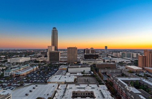 Uptown Apartment | Feel At Home Even When You Are Away ! Suite Apartment in the Galleria