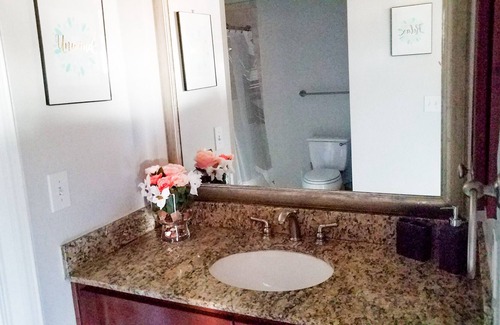 Uptown Apartment | Feel At Home Even When You Are Away ! Suite Apartment in the Galleria