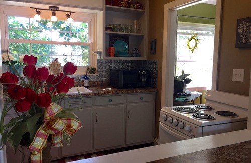 Harrisburg Condo | Feels like fall - Aug 24-29. In town & private hot tub, bikes & SNF hiking