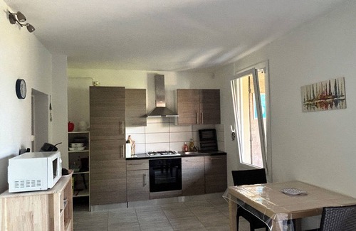 Le Pradet House | Feet in the water at the little port of Les Oursinières -