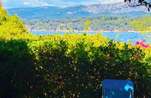 Le Pradet House | Feet in the water at the little port of Les Oursinières -