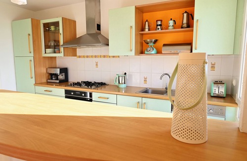 Poulgoazec House | Feet in the water. Stunning sea view, wood-burning stove, garden, bicycles, pétanque.