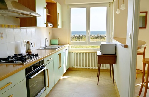 Poulgoazec House | Feet in the water. Stunning sea view, wood-burning stove, garden, bicycles, pétanque.