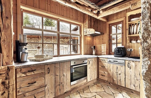 Graen House | Felsenhütte Modern retreat