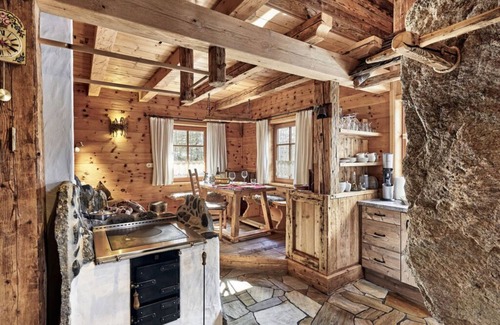 Graen House | Felsenhütte Modern retreat