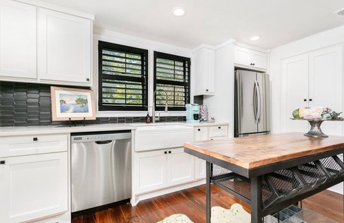 Fredericksburg House | Felsenhaus 2/2 | King Beds | Gas Outdoor Firepit | Hot Tub