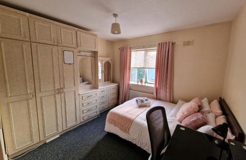 Lucan House | Females Only - Private Bedrooms in Dublin