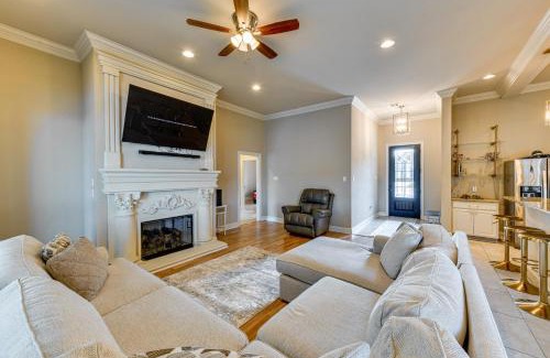 Denham Springs House | Fenced-In Yard and Pond Views Home 18 Mi to LSU!