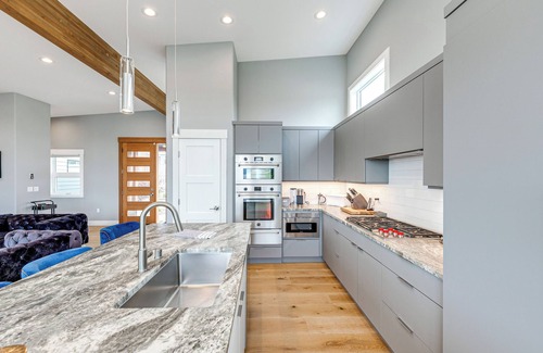 Anacortes House | Fenced Yard, Water & Island Views: Anacortes Home!