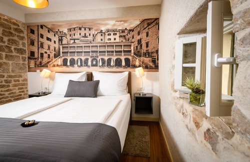 Grad House | Fenice Palace