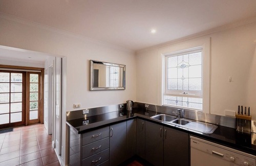 Hobart Central Business District House | Fenton Cottage on the fringe of Hobart