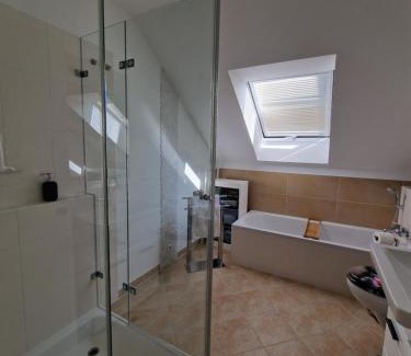 Neustadt-Diedesfeld Apartment | Ferienwohnung Rosenblüte