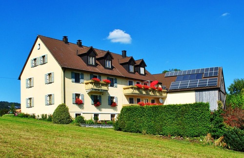 Friedenfels Apartment | Feriendomizil (55 m2) im Naturpark Steinwald mit Südbalkon und Kachelofen