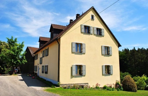 Friedenfels Apartment | Feriendomizil (55 m2) im Naturpark Steinwald mit Südbalkon und Kachelofen
