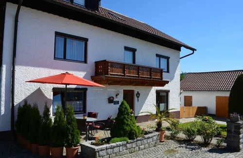 Thurmansbang Apartment | Feriendomizil mit großem Garten und Terrasse