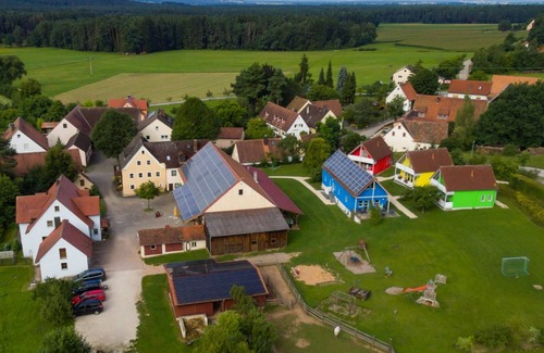 Aue Apartment | Ferienhaus (80qm) mit großer Küche und Balkon in ländlicher Umgebung