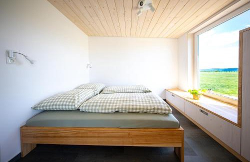 Kuhndorf House | Ferienhaus am Flugplatz, umgeben von Natur