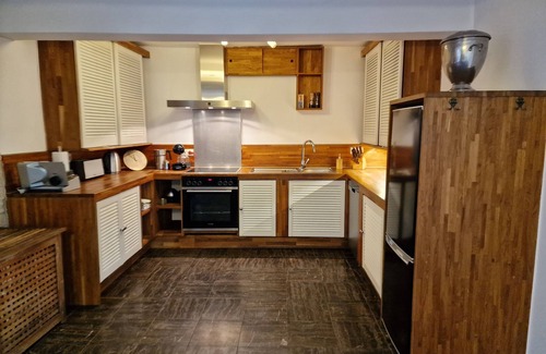 Hassloch House | Ferienhaus "anna" mit Kaminofen, Terrasse, Hof & Garage