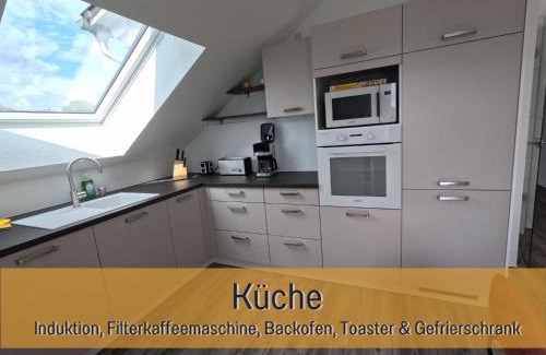 Hockelheim Apartment | Ferienhaus Höckelheim - FeWo Sternentraum - 100qm - 3 Schlafzimmer - bis 6 Gäste - Babies reisen gratis - Balkon, Garten & Grill - Klimaanlage, Raffstores & Fußbodenheizung - Smart-TV - Küche mit Induktionsherd & Spülmaschine - nahe Göttingen
