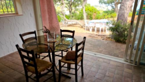 Saint-Raphael House | Ferienhaus La Belle Vie mit Garten, Meerblick, Gemeinschaftspool, 3 Minuten zum Meer