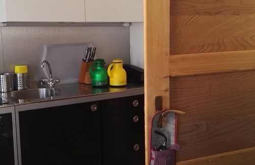 Wald Apartment | Ferienhaus mit Bauwagen, Garten und Grillmöglichkeit