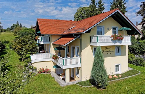 Bad Birnbach Apartment | Ferienwohnung 2 | Gut ausgestattete behindertenfreundliche Komfortwohnung mit Sonnenterrasse