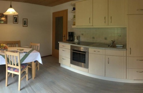 Ruhpolding Apartment | Ferienwohnung 85qm, Balkon, Küche, 2 Schlafzimmer, Wohnzimmer, max 6 P
