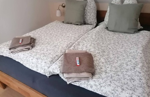 Niedershausen Other | Ferienwohnung An der Schmiede - Appartement/fewo, Dusche, WC, Balkon